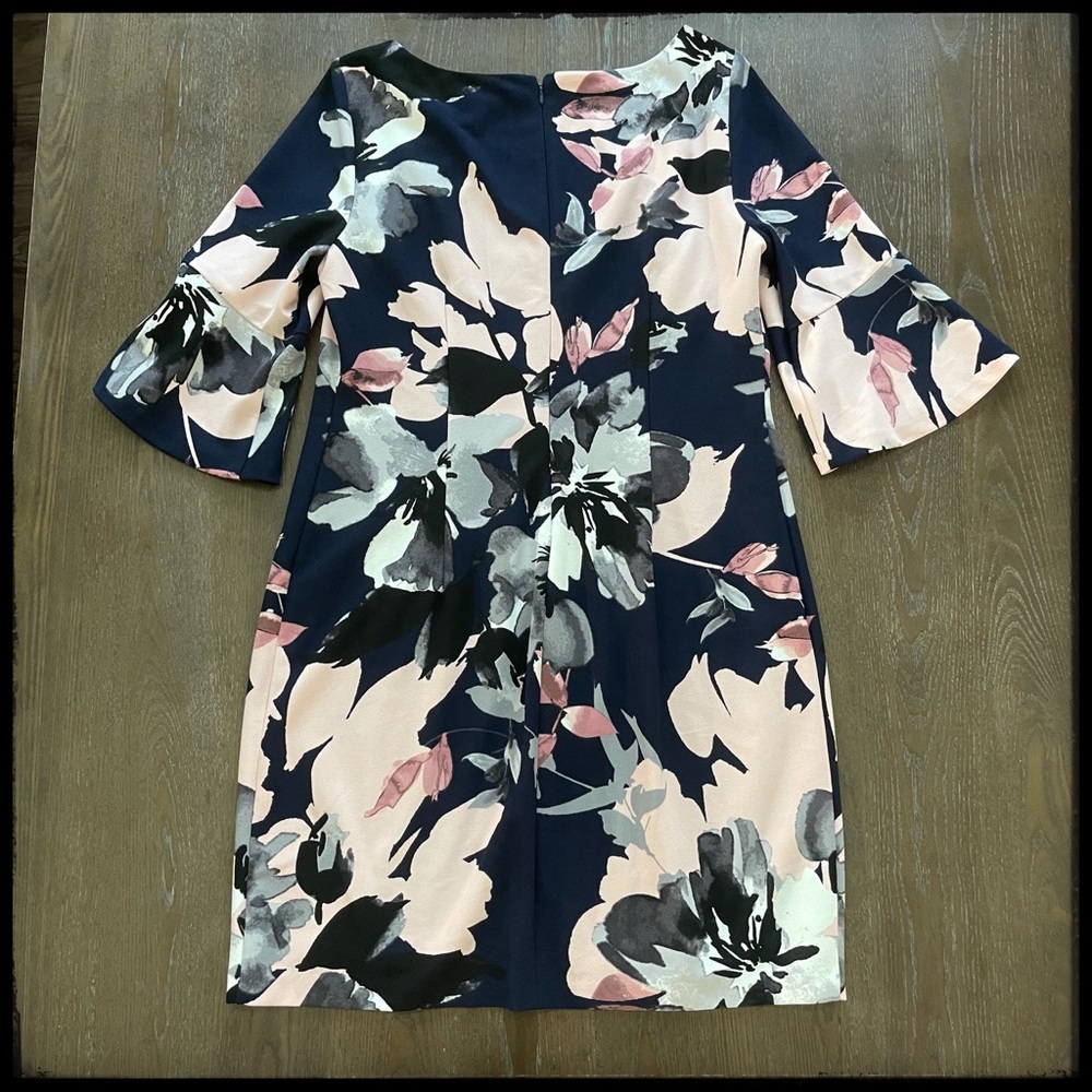 Beautiful Vince Camuto Floral Bell Sleeve Dress - Picture 6 of 8